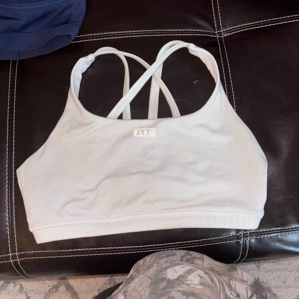 Fleo Women's White Isla Sports Bra